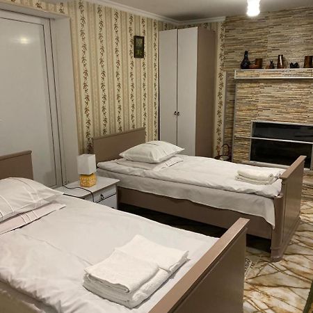 Guest House Happy House 쿠타이시 외부 사진