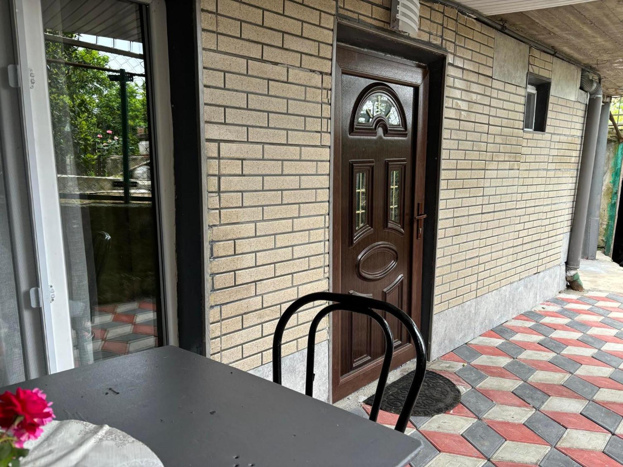 Guest House Happy House 쿠타이시 외부 사진