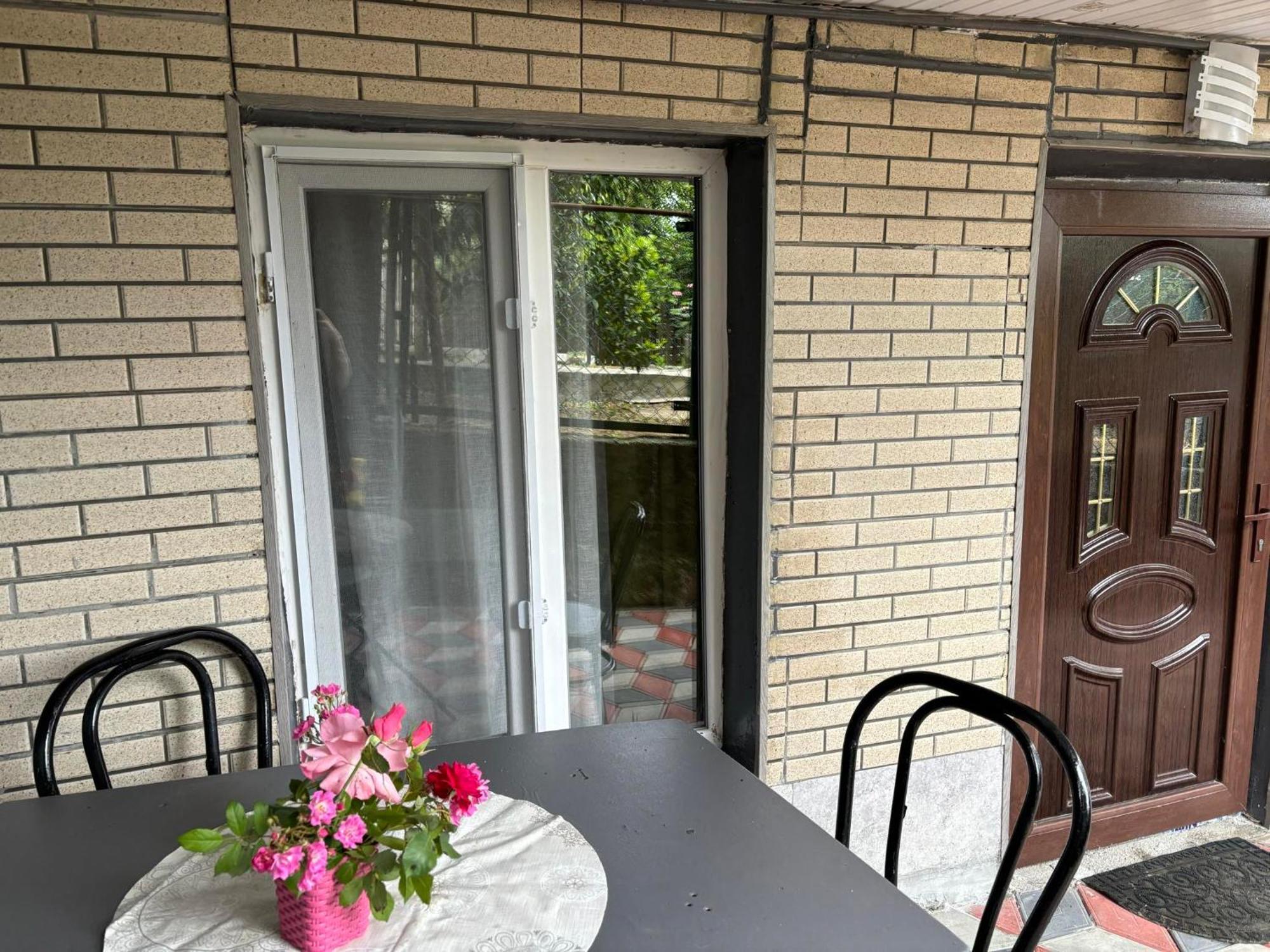 Guest House Happy House 쿠타이시 외부 사진