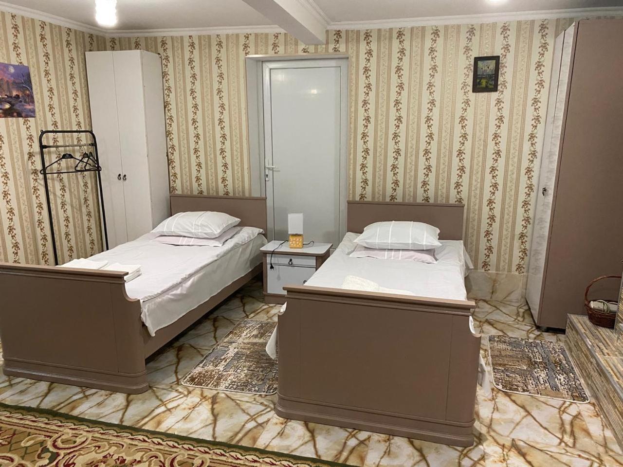 Guest House Happy House 쿠타이시 외부 사진