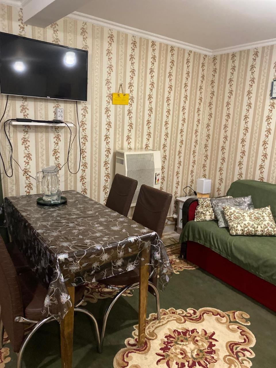 Guest House Happy House 쿠타이시 외부 사진