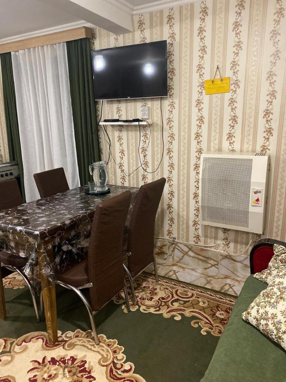 Guest House Happy House 쿠타이시 외부 사진