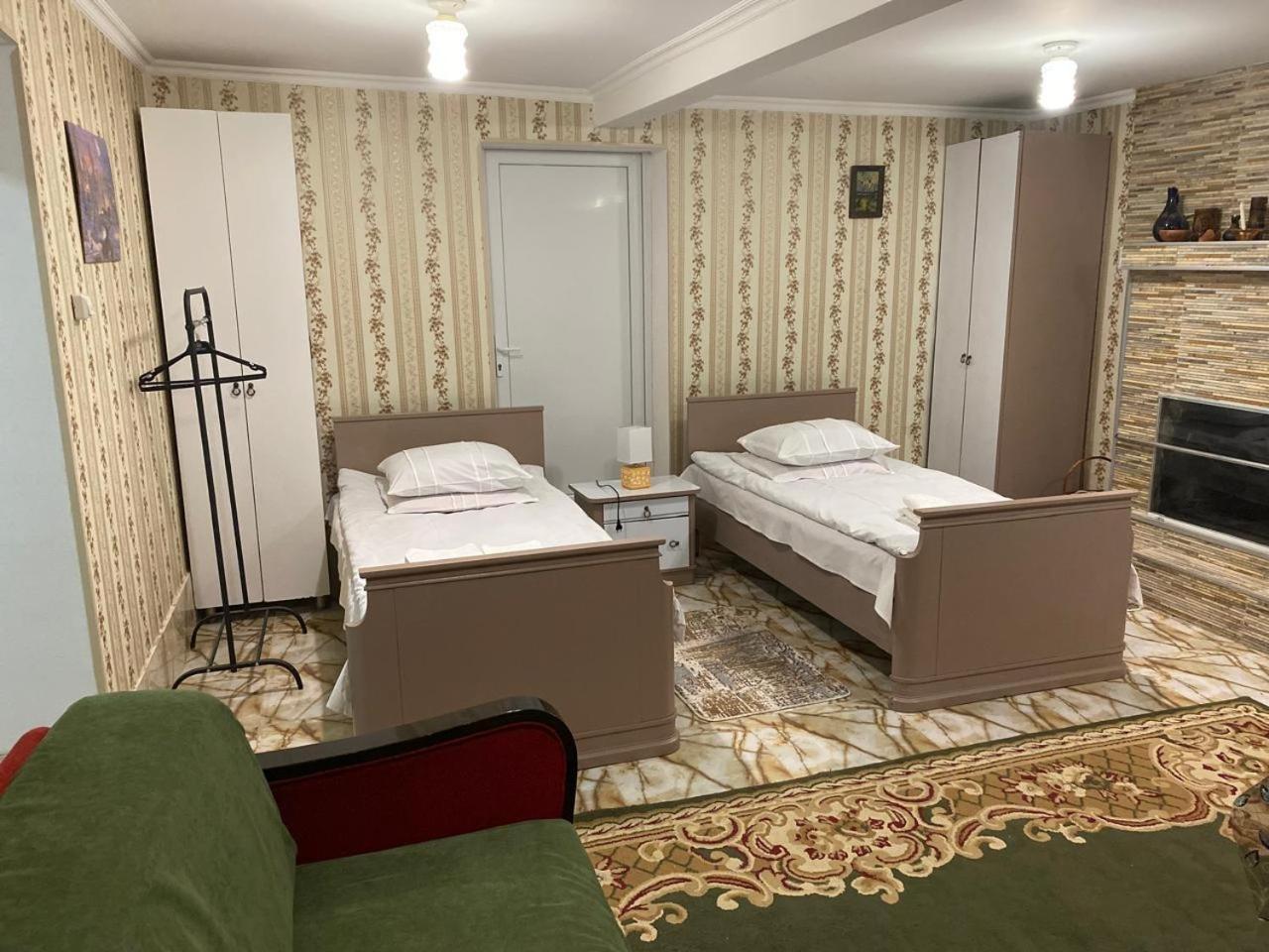 Guest House Happy House 쿠타이시 외부 사진