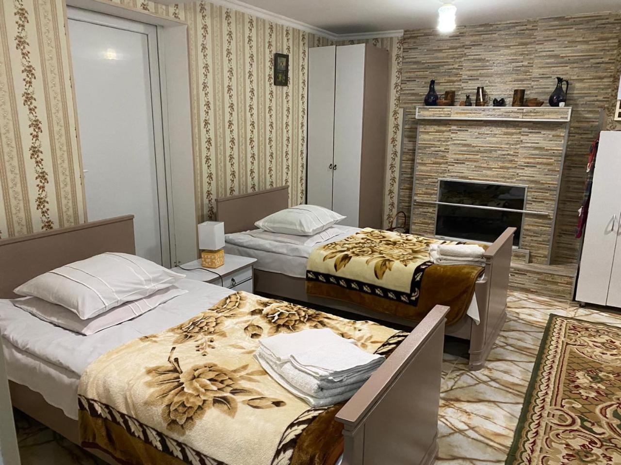 Guest House Happy House 쿠타이시 외부 사진