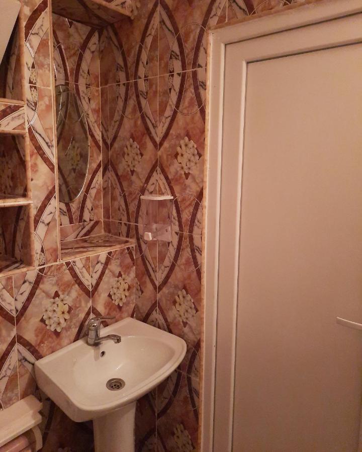 Guest House Happy House 쿠타이시 외부 사진