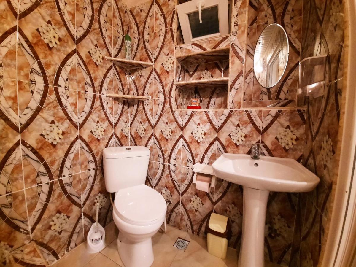 Guest House Happy House 쿠타이시 외부 사진